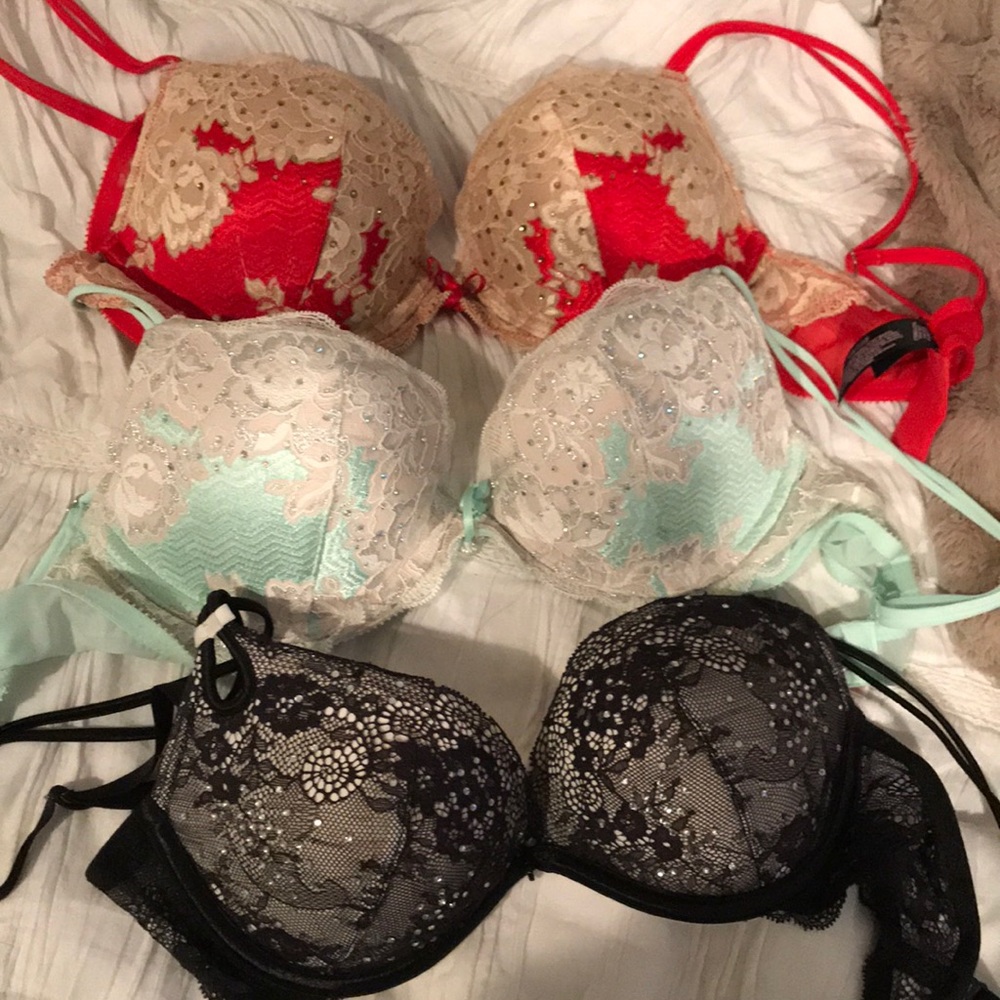 3 Victoria secret bras!